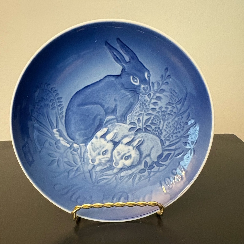 Bing & Grondahl 1981 Mother’s Day Collector Plate with Mother Hare/Leveretts